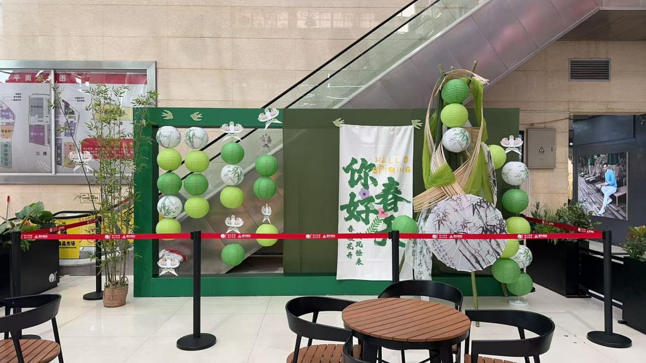钱江商城焕新颜，春日美陈显活力