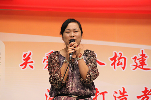 建华文创园党支部团委走访慰问七古登社区老人 (1).jpg